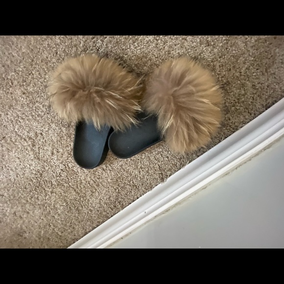 Brown fur slides - Picture 2 of 3